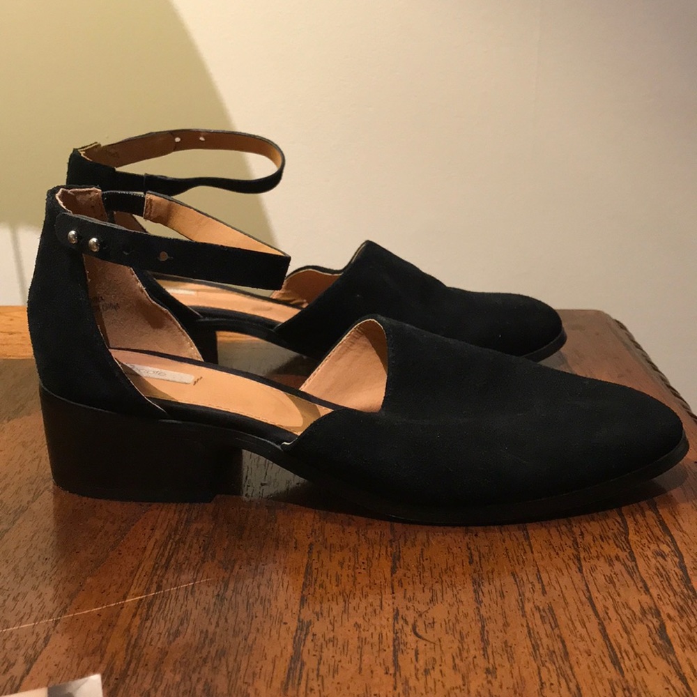 Ecoté Black pointed toe ankle strap mule with heel